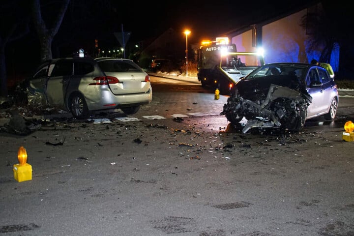 Ein 19-Jähriger war auf die Kreuzung gefahren, ohne auf die Vorfahrt zu achten.