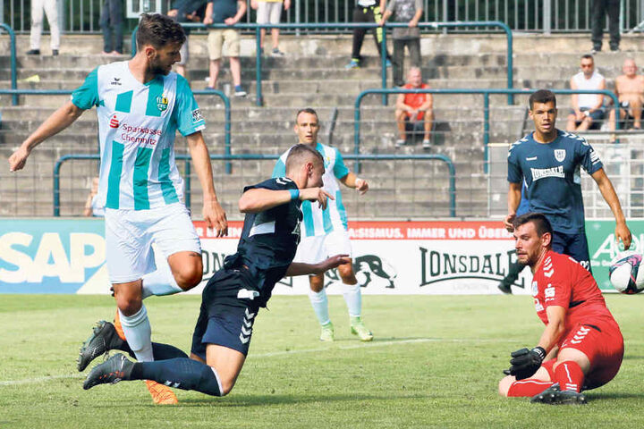 Der eingewechselte Dejan Bozic (l.) erzielte den Chemnitzer Siegtreffer in Babelsberg.