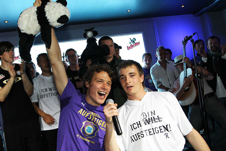 Gemeinsamer Erfolg: Martin Männel (r.) und Marc Hensel 2010 nach dem Aufstieg in die 2. Bundesliga. In 181 Spielen standen sie gemeinsam auf dem Rasen.
