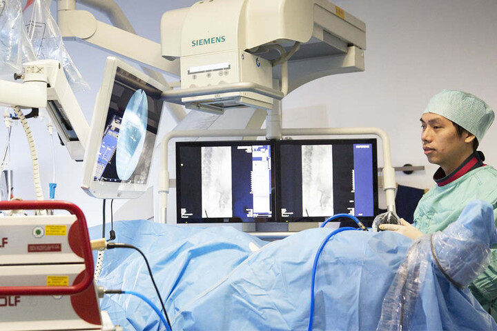 "Harnsteinerkrankungen können bereits als Volkskrankheit bezeichnet werden", so Phuc Ho Thi, Facharzt für Urologie am UKL.