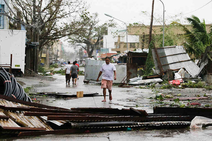 "Mangkhut" ist im Norden der philippinischen Hauptinsel Luzon mit Wucht auf Land getroffen.