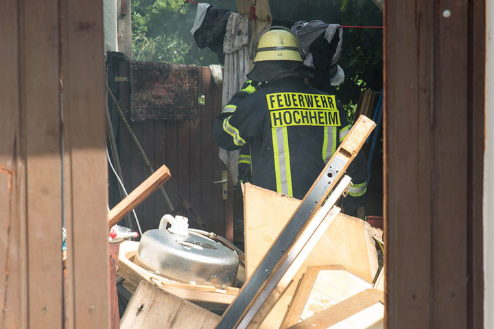 Die Feuerwehr Hochheim versuchte das Feuer in den Griff zu kriegen.