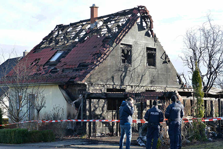 Binnen weniger Minuten hatten die Flammen das gesamte Gebäude ergriffen, wüteten gnadenlos.