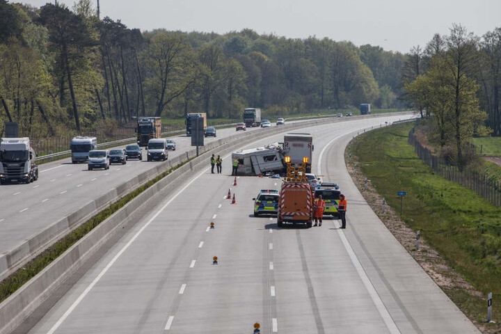 Die Autobahn blieb bis in den Nachmittag gesperrt.