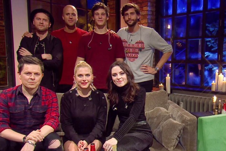 V.l.h: Johannes Oerding, Milow, Wincent Weiss, Alvaro Soler V.l.v.: Michael Patrick Kelly, Jeantette Biedermann, Jennifer Haben