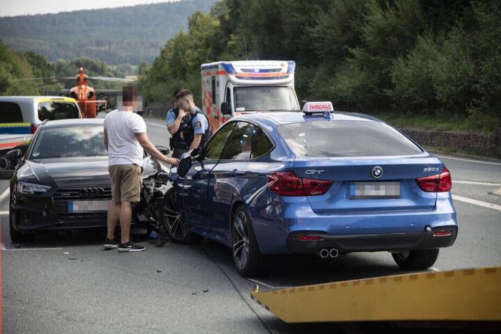 Die Autoinsassen wurden leicht verletzt.