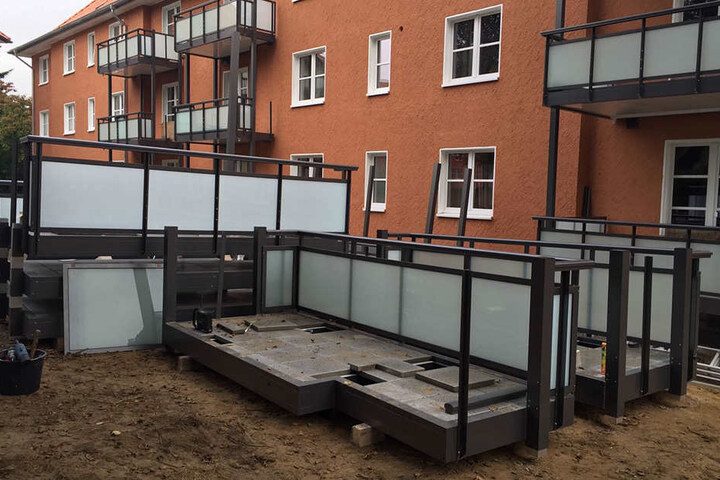 Ein Betonteil löste sich von dem Kran.
