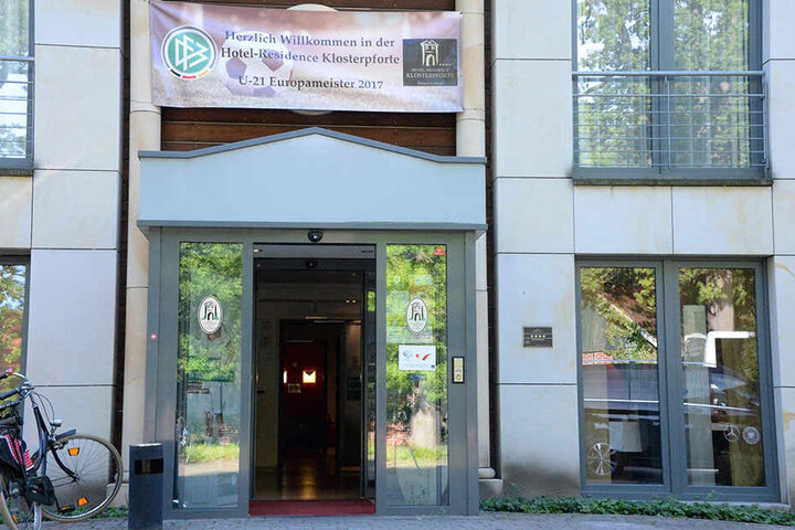 Mit einem Banner am Hotel Klosterpforte wurde der aktuelle U21-Europameitster begrüßt.