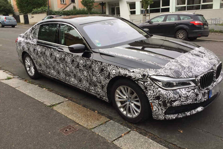 Der neue 5er kommt im Februar. Ob es sich hier um den G30 handelt, blieb unklar.
