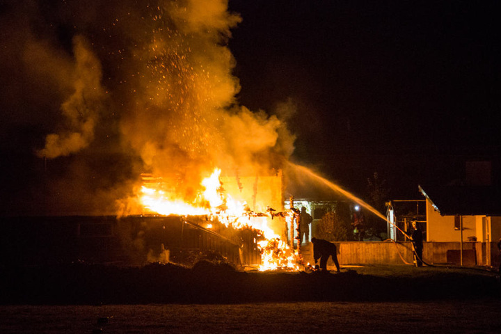Kurz nach 05:30 Uhr kam es am Mittwoch Morgen in Ohorn auf der Röderstraße zu einem Schuppenbrand.