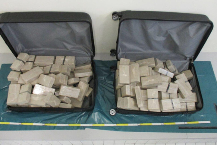 140 Pakete zu je 500 Gramm Heroin fand die Polizei im Kofferraum des Diplomaten-Benz.