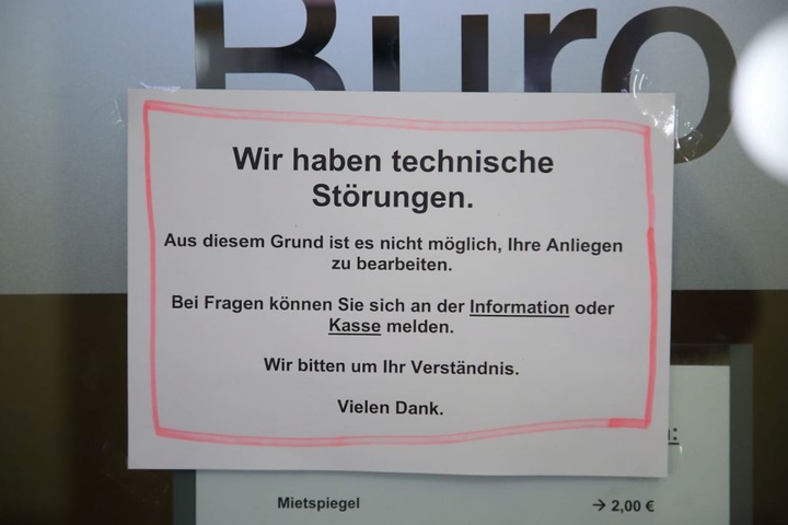 Information für die Besucher des Bürgerbüros Altstadt auf der Theaterstraße.
