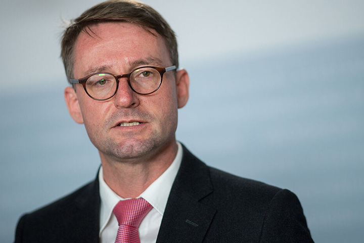 Innenminister Roland Wöller (48, CDU) hat bei der Polizeiausbildung laut Experten einiges zu tun.