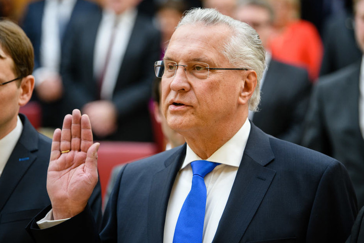 Innenminister Herrmann bei seiner Vereidigung im bayerischen Kabinett.
