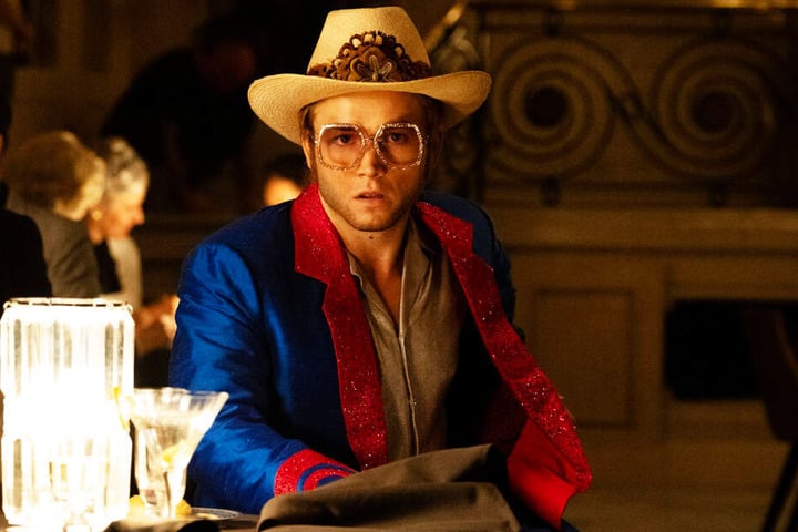 Selbst der überzeugende Taron Egerton als Elton John kann aus "Rocketman" keinen guten Film machen.