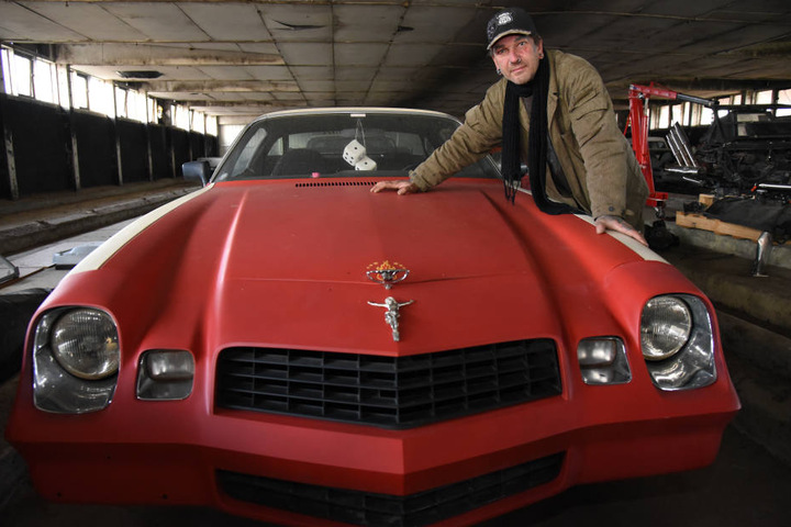 Marcel Schmiedels (47) erster Streich: Diesen Chevrolet Camaro sparte er sich von Hartz IV ab.