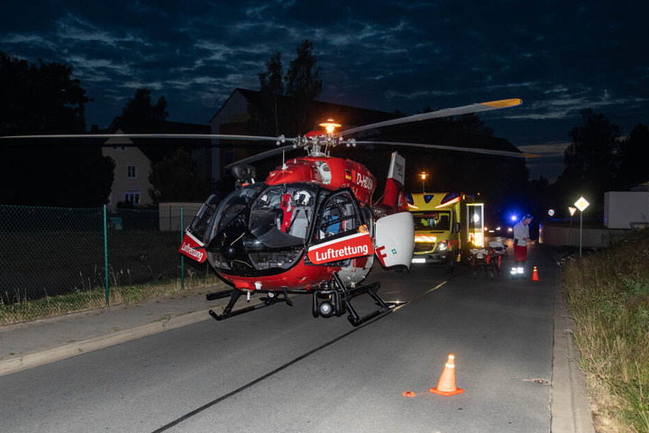 Der Teenager musste mit einem Rettungshubschrauber nach Dresden geflogen werden.