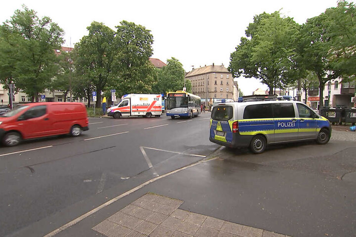 Der Bus konnte seine Fahrt nach dem Vorfall weiter fortsetzen.