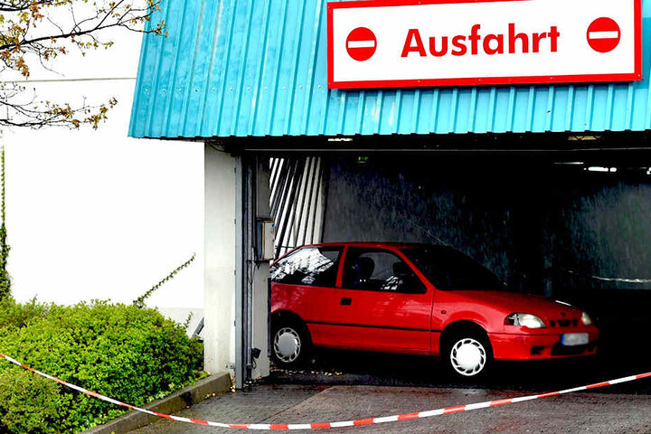 Während der Unfall-Ermittlungen war die Ausfahrt gesperrt.