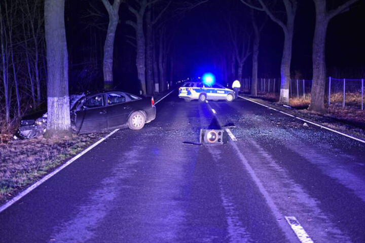 Die Bundesstraße 96 wurde in beiden Fahrtrichtungen gesperrt.