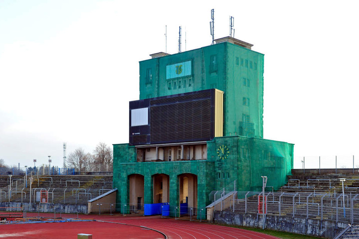 Der Marathon-Turm im Sportforum ist in die Jahre gekommen, sollte gar abgerissen werden.
