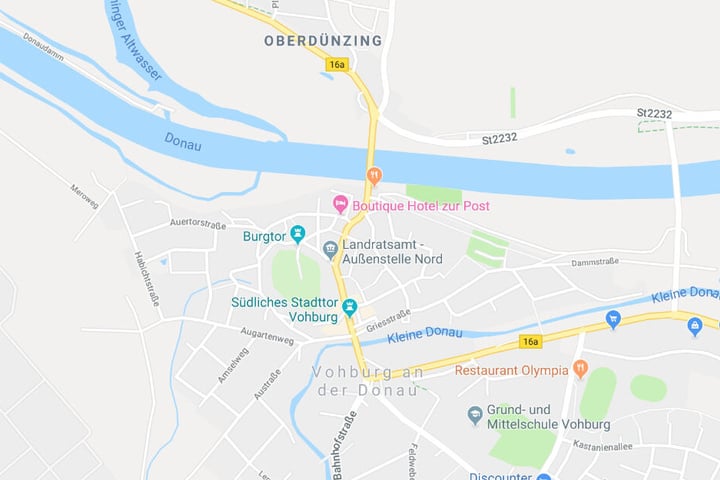 Auf der Bundesstraße 16A in Bayern hat sich am Montagabend ein schwerer Unfall ereignet.
