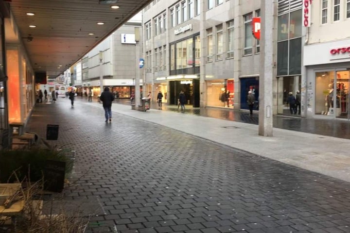 Die Bielefelder Innenstadt ist leer.