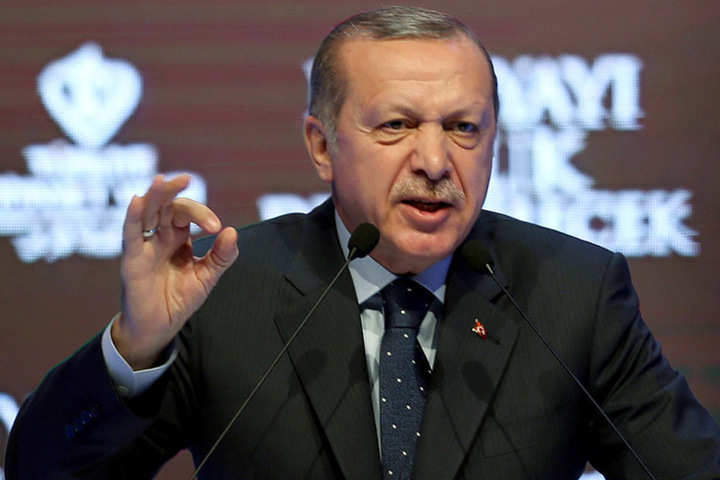 Seit Tagen zieht der türkische Präsident mit Nazi-Vergleichen den Zorn auf sich.