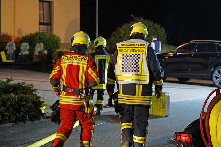 Die Feuerwehrleute wollten evakuieren.