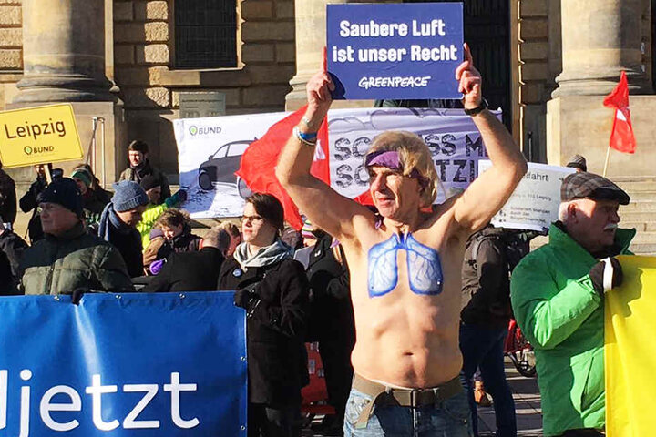 Unter anderem Aktivisten von Greenpeace und BUND Leipzig setzen sich für das Fahrverbot ein.