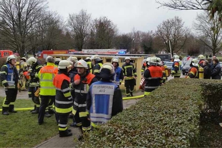 Neben der freiwilligen Feuerwehr Puchheim-Bahnhof waren auch die Einsatzkräfte der Wachen in Puchheim, Eichenau, Germering und Fürstenfeldbruck beteiligt.