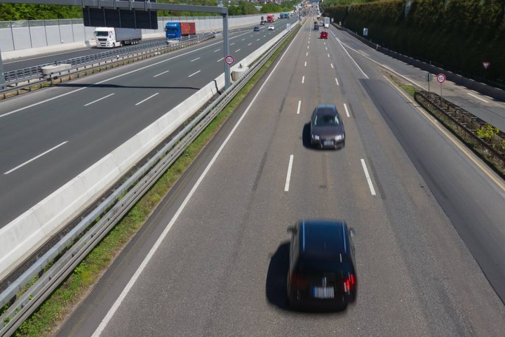 Zehn Kilometer lang fuhr der Rentner in die falsche Richtung. (Symbolbild)