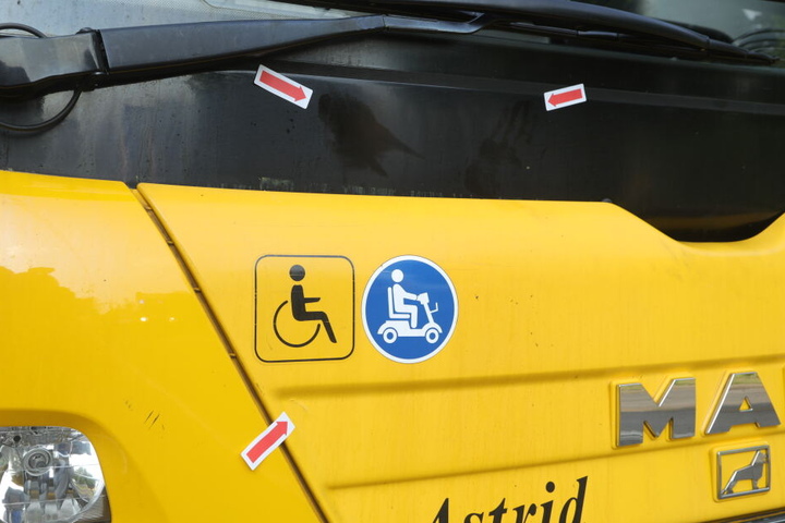 Die Abdrücke der Fußgängerin sind nach dem Unfall zu sehen.