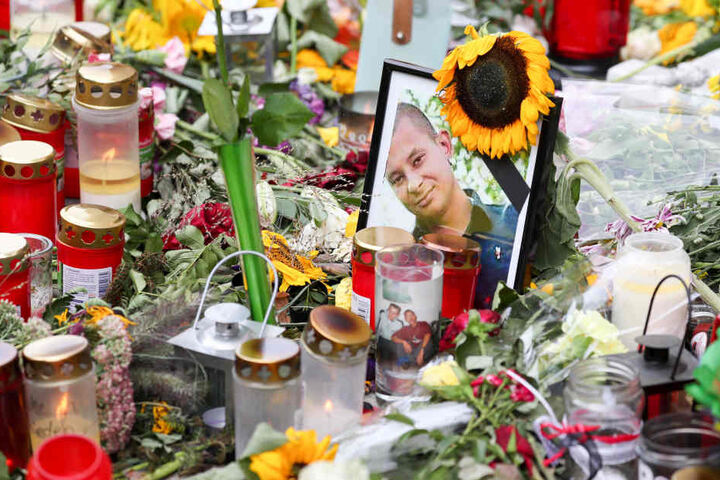 Seit mehr als drei Monaten erinnern Blumen und Kerzen an den Tod des Familienvaters.
