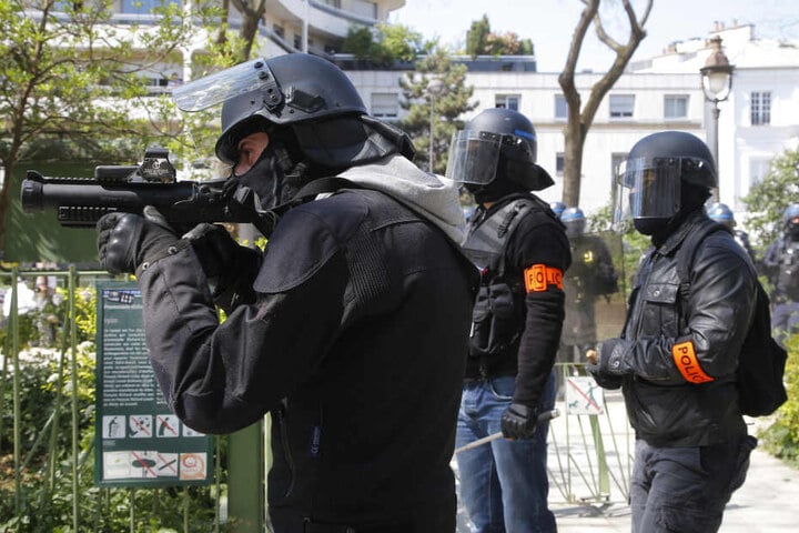 Bis zum frühen Nachmittag demonstrierten nach Behördenangaben 9600 Menschen.