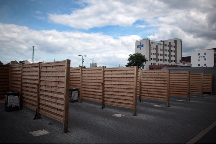Blick auf die Verrichtungsboxen auf dem Bonner Straßenstrich.