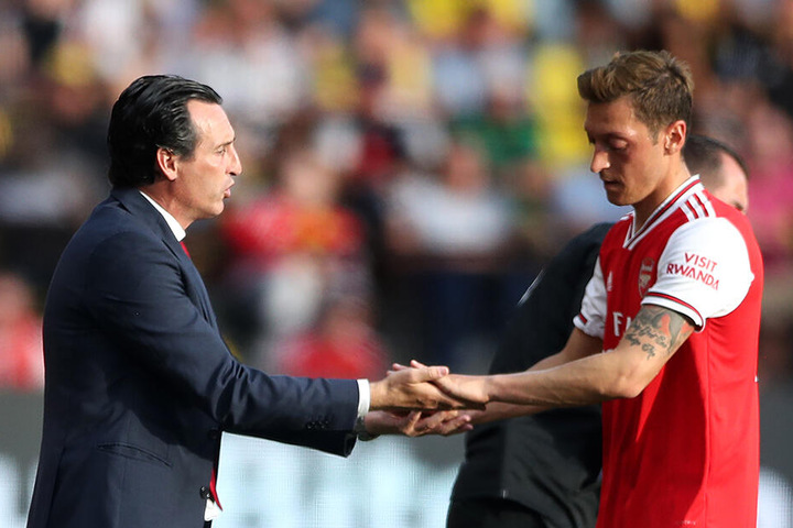 Unai Emery und Mesut Özil. Das passt irgendwie nicht.