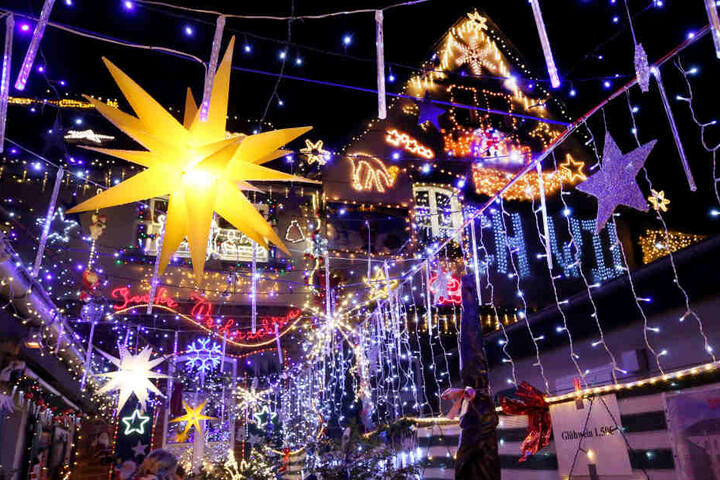 Fünf Wochen lang leuchtet das Moerser Weihnachtshaus.