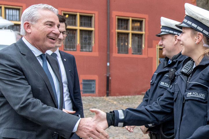 Innenminister Thomas Strobl (CDU) begrüßte Polizisten in Freiburg.