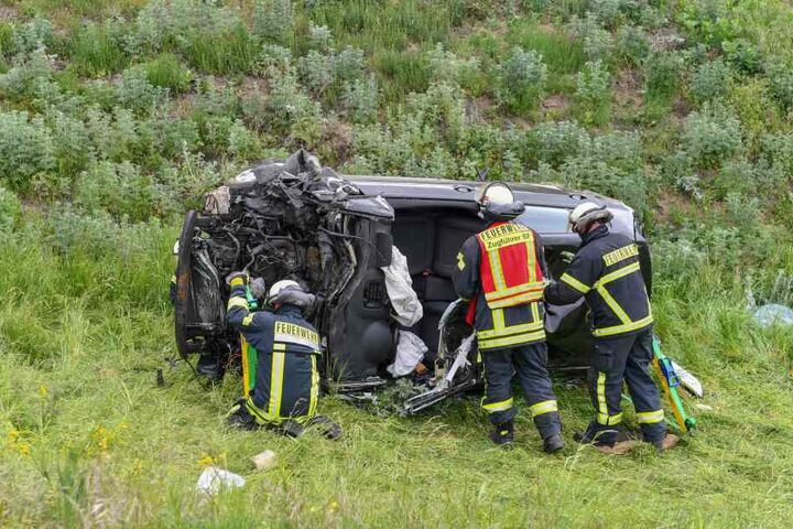 Sie musste von der Feuerwehr aus ihrem Wagen befreit werden.