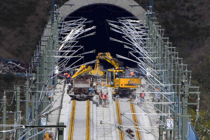 Wenn die neue ICE-Strecke fertig ist, kommen Reisende in vier Stunden von Berlin nach München.