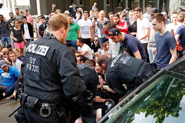 Bei der versuchten Abschiebung von Asif N. war es 2017 zu tumultartigen Szenen gekommen. (Archivbild)