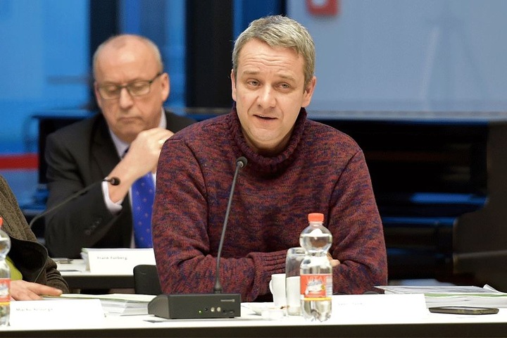 Sven Itzek (47), Chef der AfD-Stadtratsfraktion, warnt davor, die Zeit des NSU in Zwickau zu vergessen.