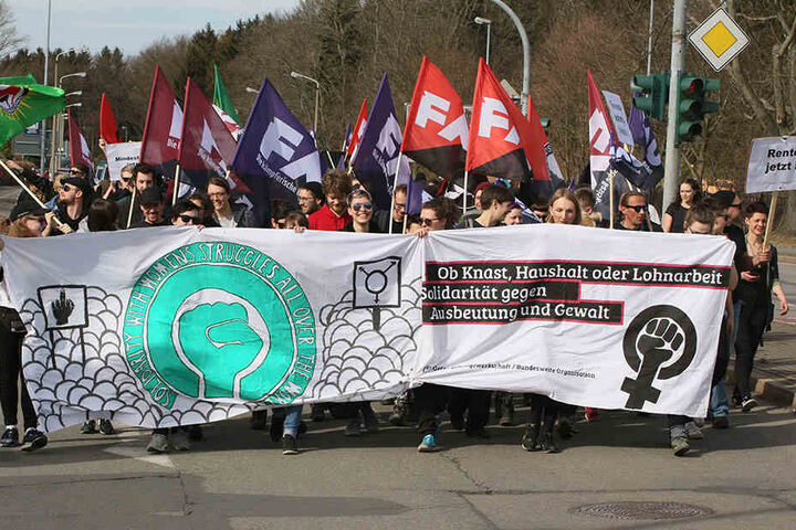Im März gab es eine Demo für die Rechte der Gefangenen in Chemnitz. Initiiert war sie von der "Gefangenen-Gewerkschaft".