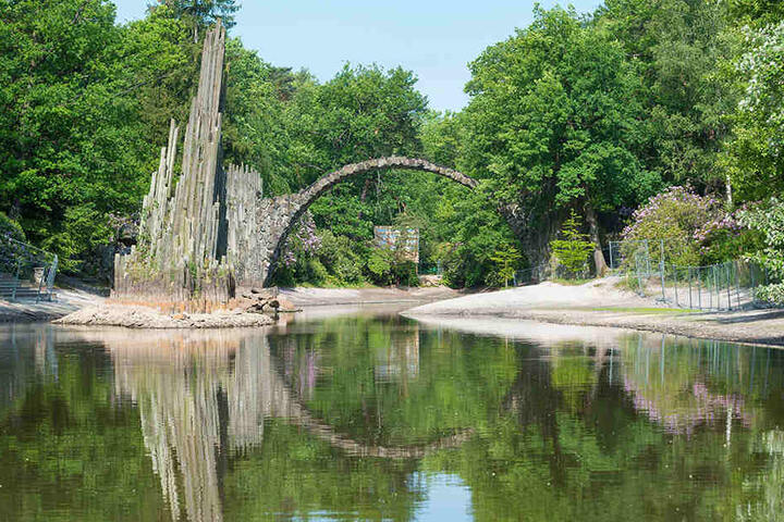 Die Rakotzbrücke ist mittlerweile weltberühmt und wird nun vor dem Verfall gerettet.