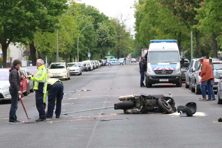 Nach dem Unfall musste die Straße für rund zwei Stunden gesperrt werden.