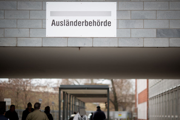 Offenbar hatte sich der Vorfall in der Ausländerbehörde ereignet. (Symbolbild)