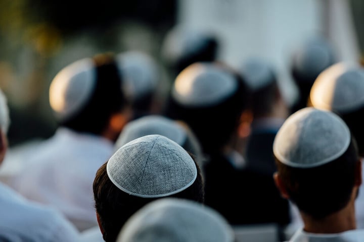 Am S-Bahnhof Nikolassee wurde ein 19-Jähriger antisemitisch beleidigt. (Symbolbild)