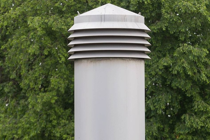 Abzüge von Filteranlagen sollen zukünftig höher gebaut werden. So durchmischen sich Gerüche besser.