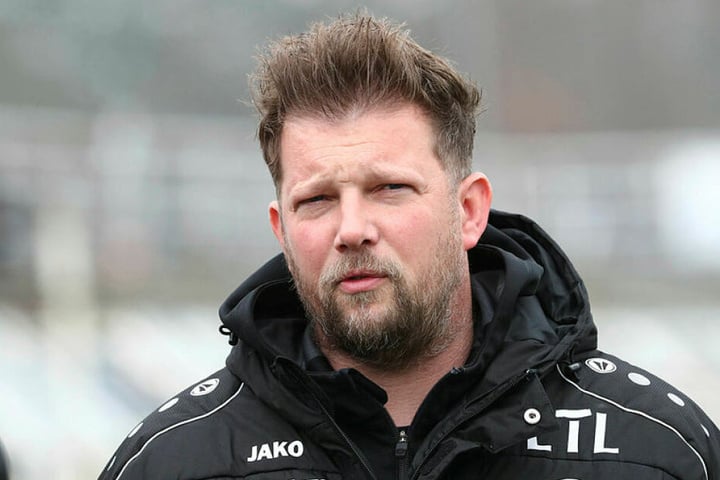 Grimmige Miene bei FCL-Teammanager Björn Joppe: Erstmals seit Ende September (damals 1:3 gegen Chemnitz) verlor der 1. FC Lok wieder ein Heimspiel.